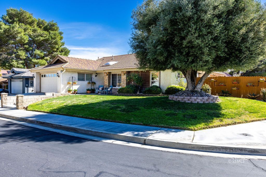 247 Yellowstone PL — Photo 5