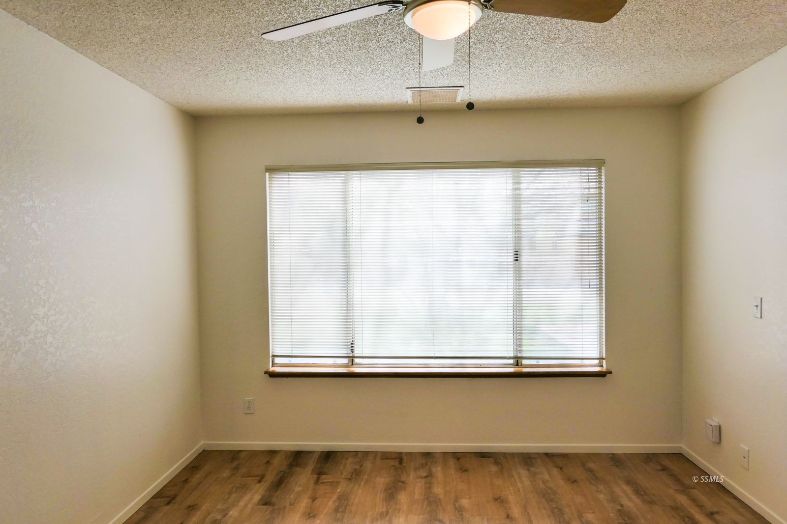 216 Cardigan AVE — Photo 5