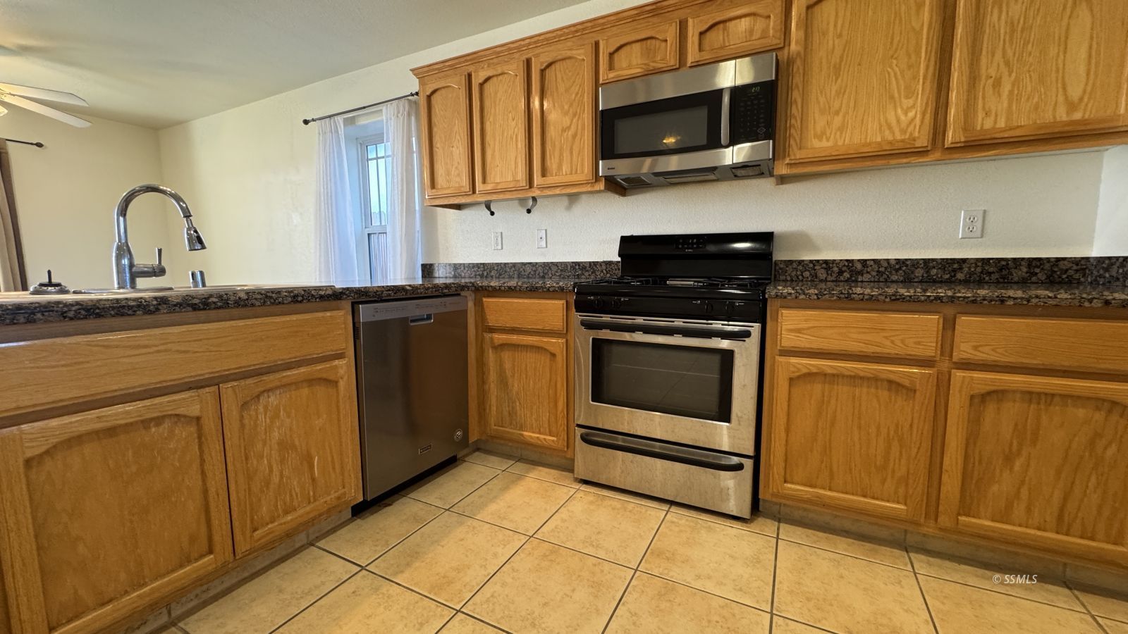 1112 W Willow AVE — Photo 5