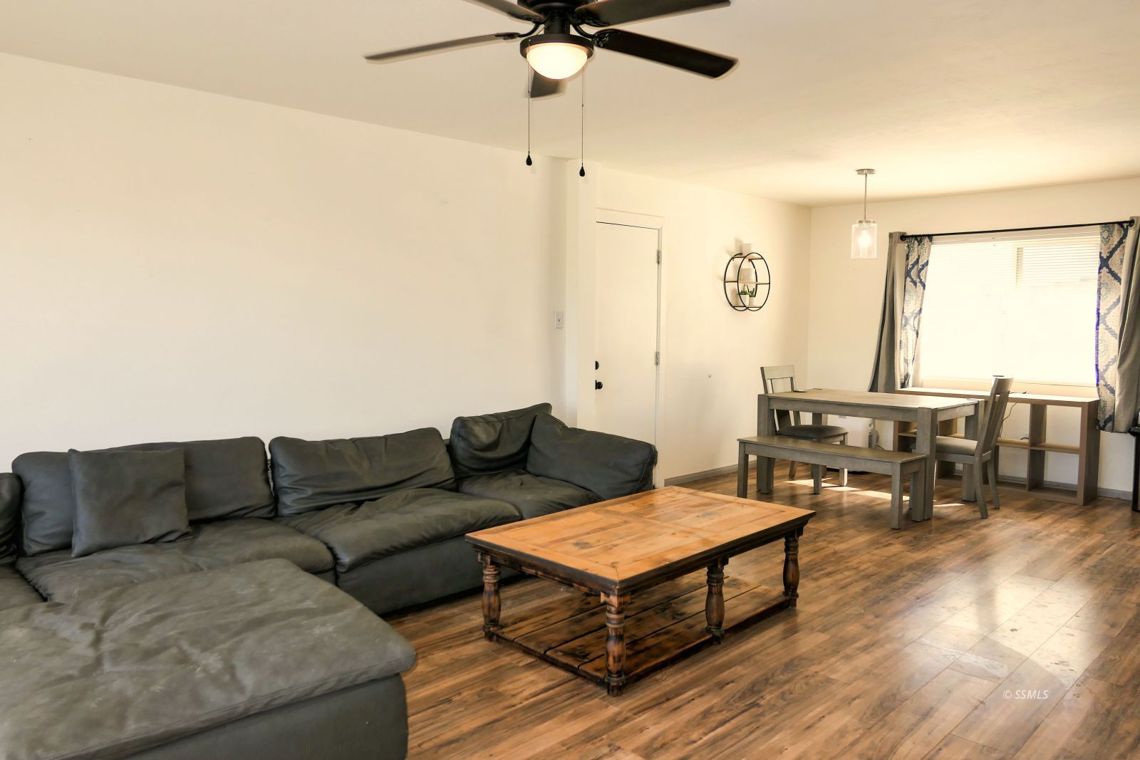 1033 W Bataan AVE — Photo 5