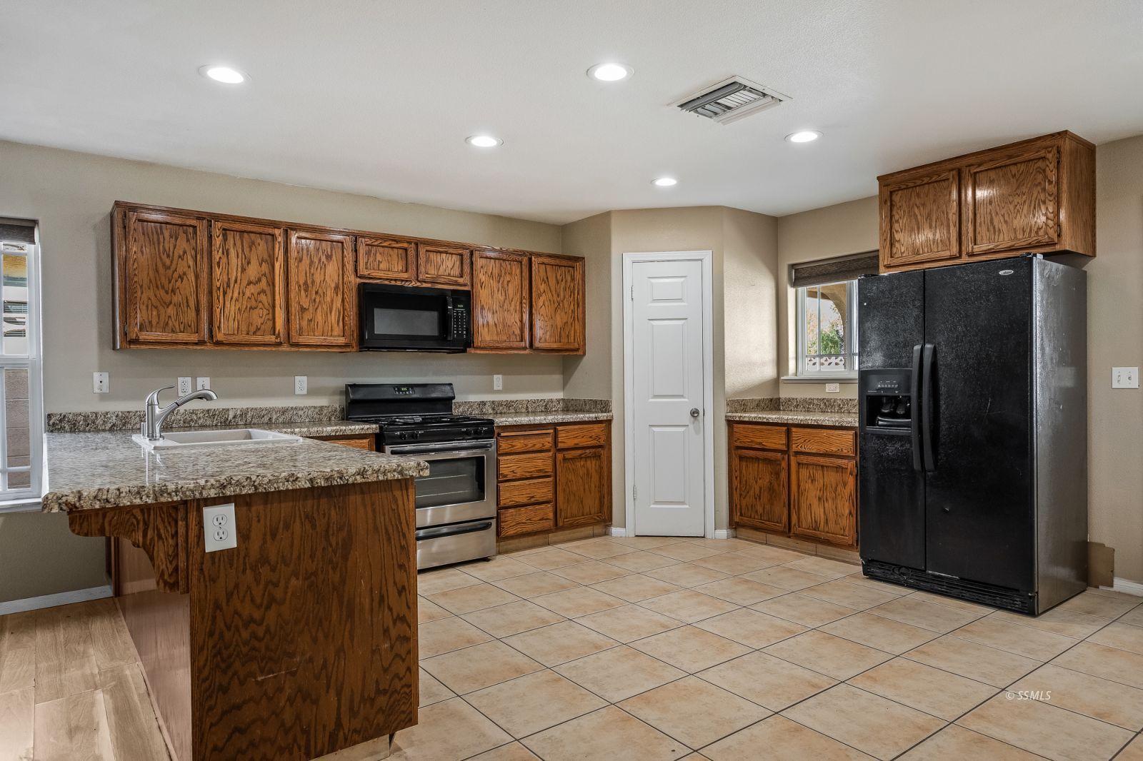 1104 W Coronado AVE — Photo 5