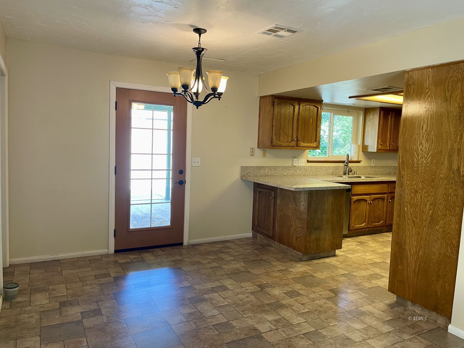 624 Sherwood DR — Photo 5