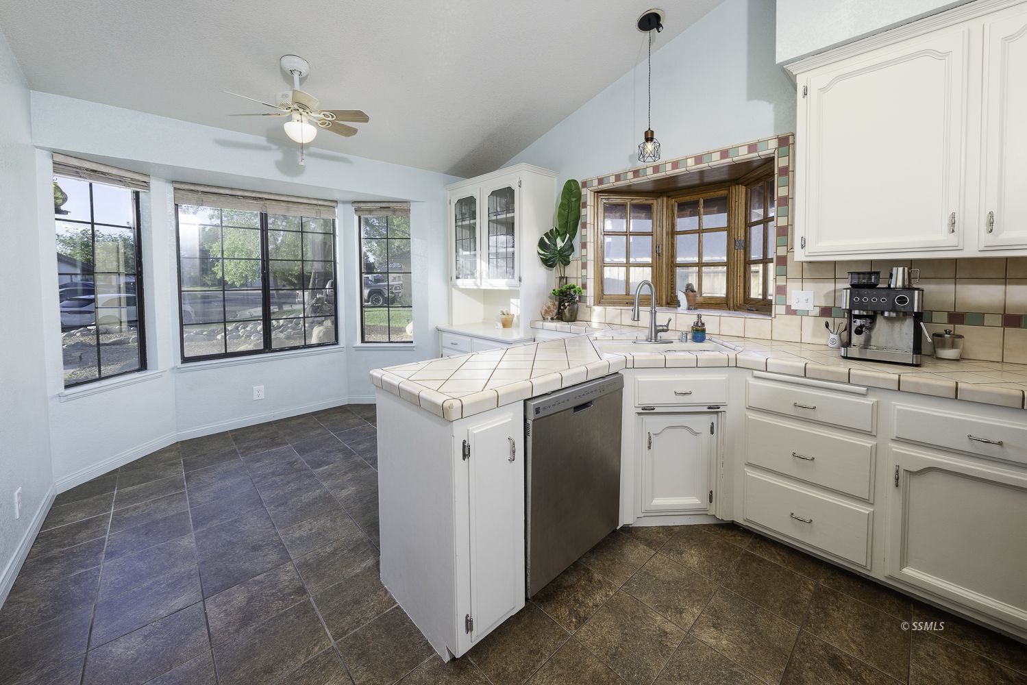 1228 Mandy CT — Photo 5