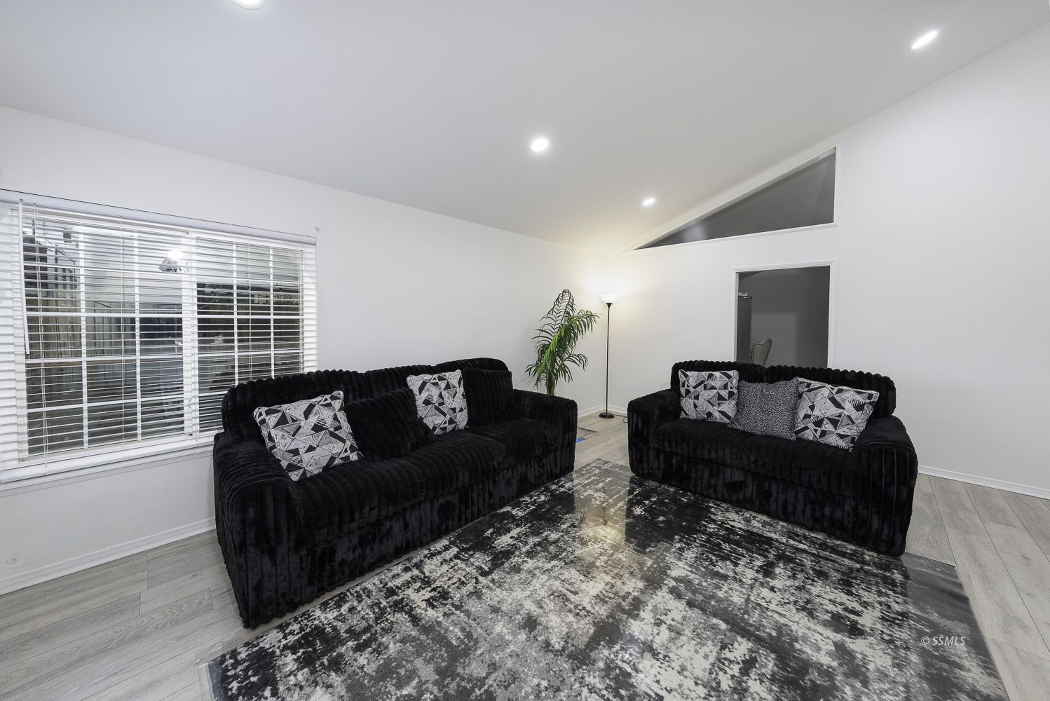 1013 Mary Ann AVE — Photo 5