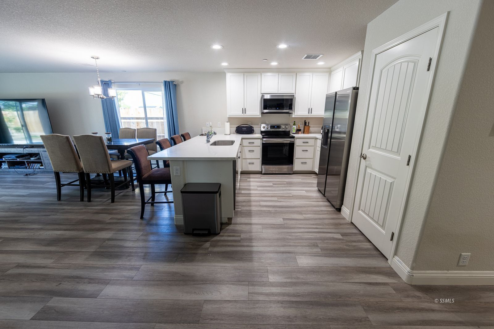 1020 W Langley Ave — Photo 5