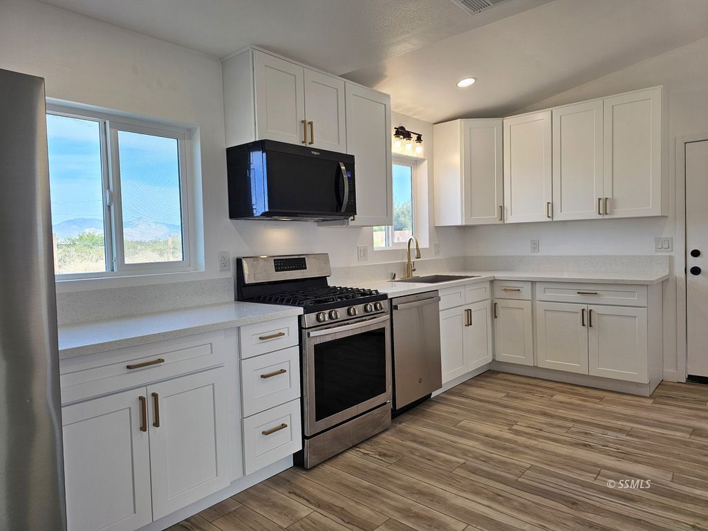 200 N Kern ST — Photo 5