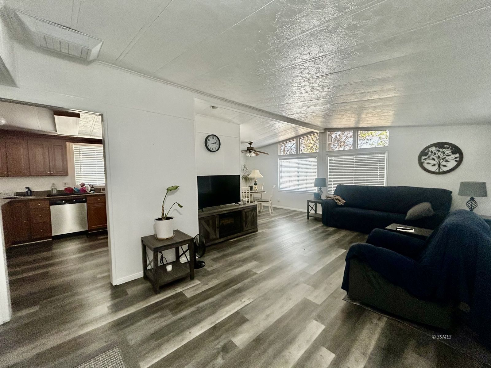 1101 Strecker — Photo 5