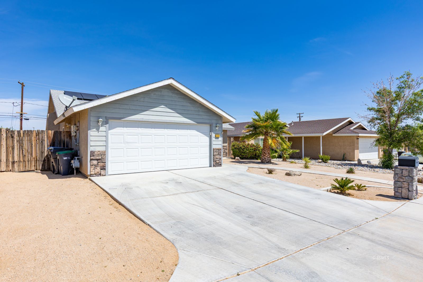 914 W Dolphin AVE — Photo 5