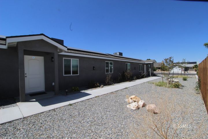 915 W Dolphin AVE — Photo 5