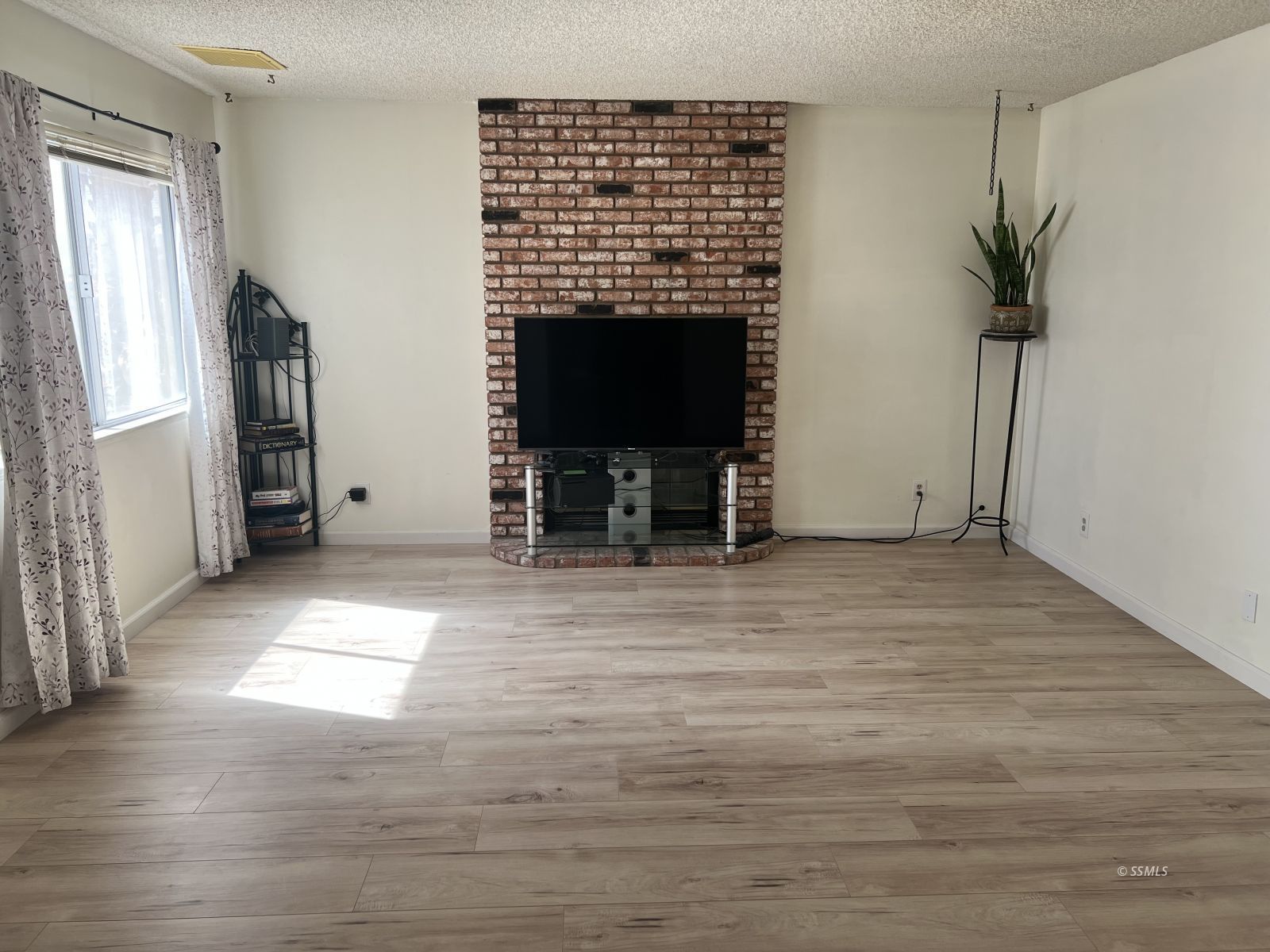 715 N Helena — Photo 5