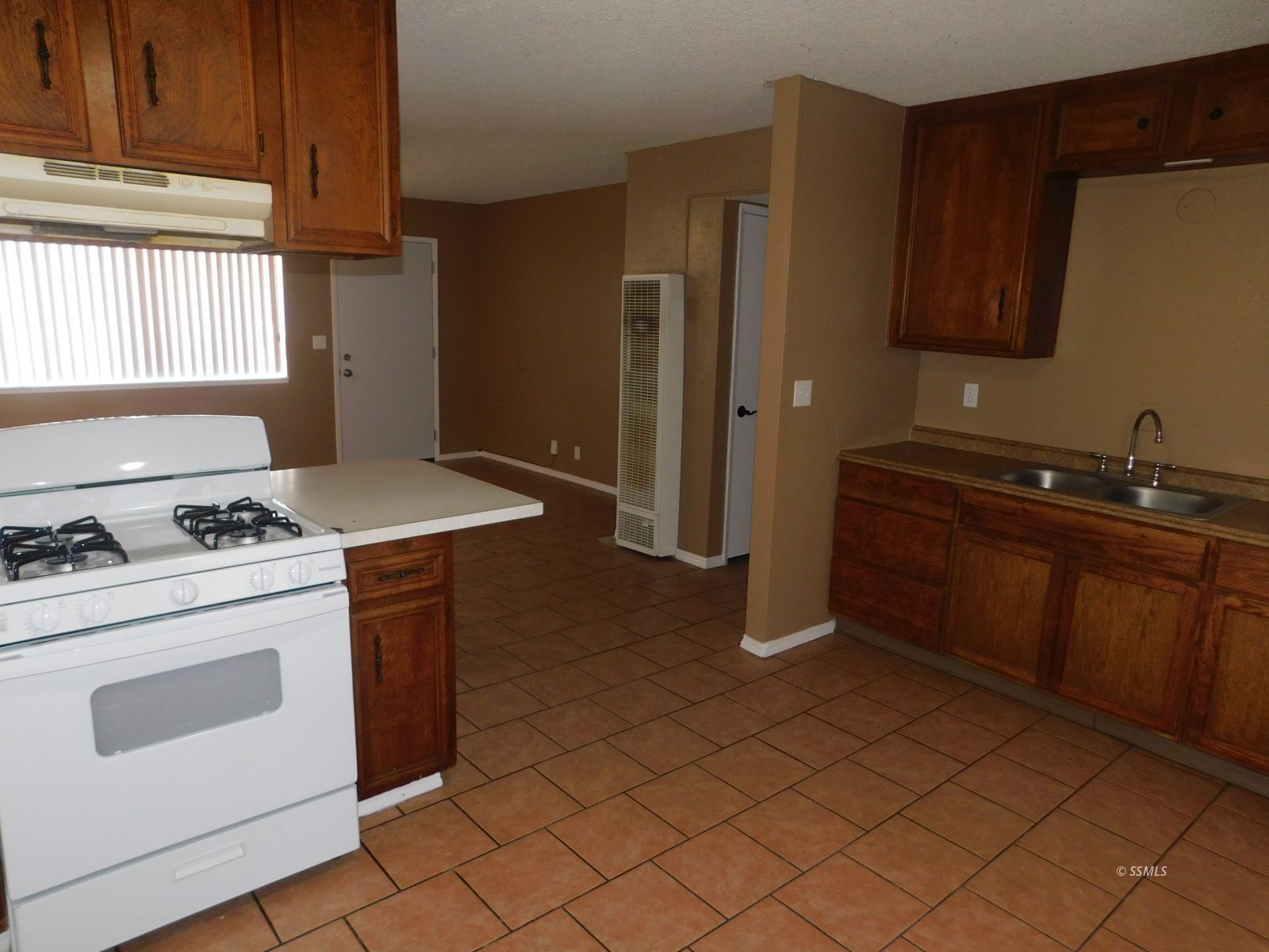 640 Commercial AVE — Photo 5