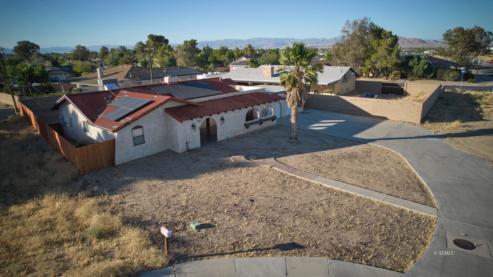 508 W Dolphin AVE — Photo 5