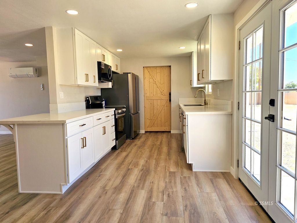 420 N Yorktown ST — Photo 5