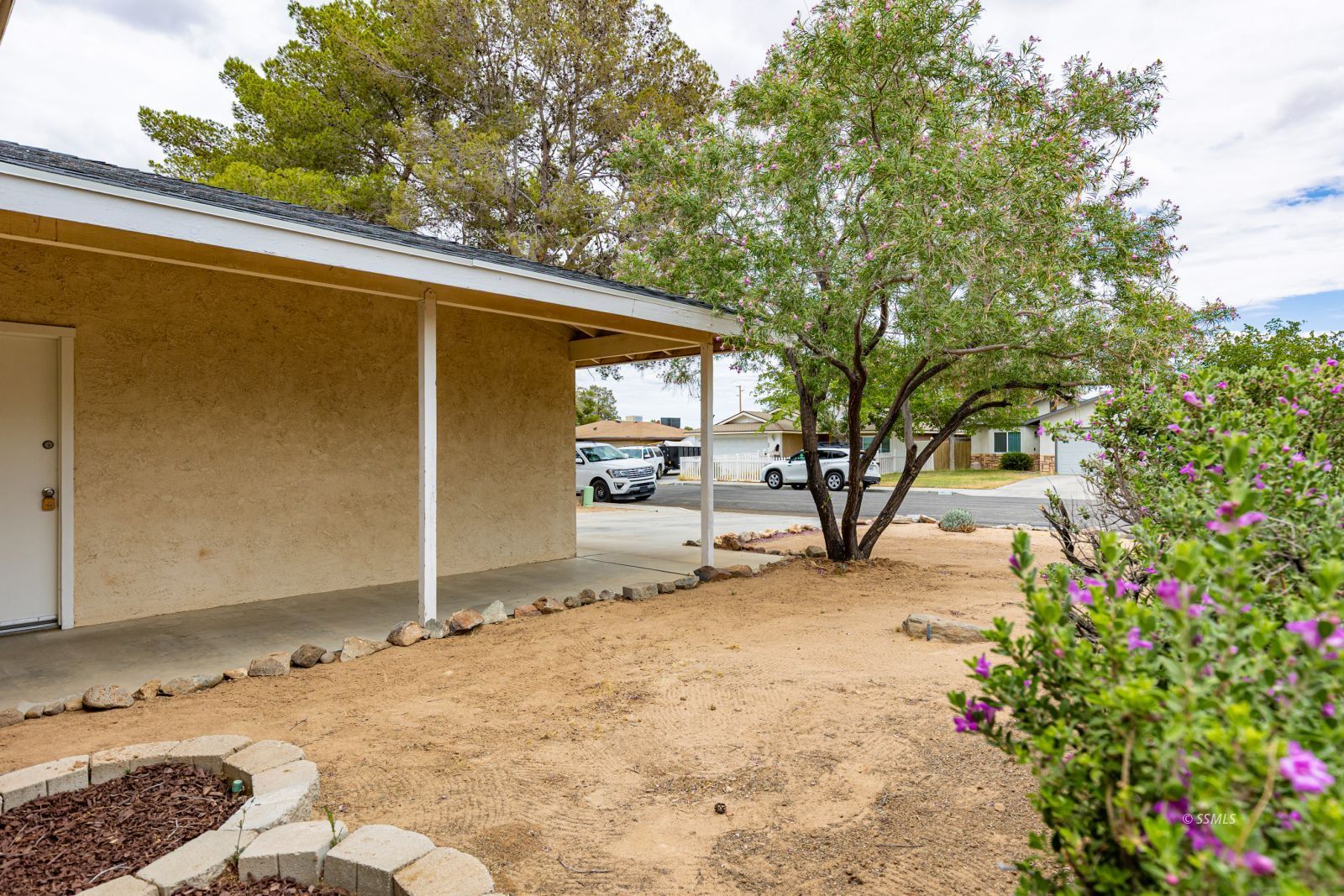 325 S Lincoln ST — Photo 5