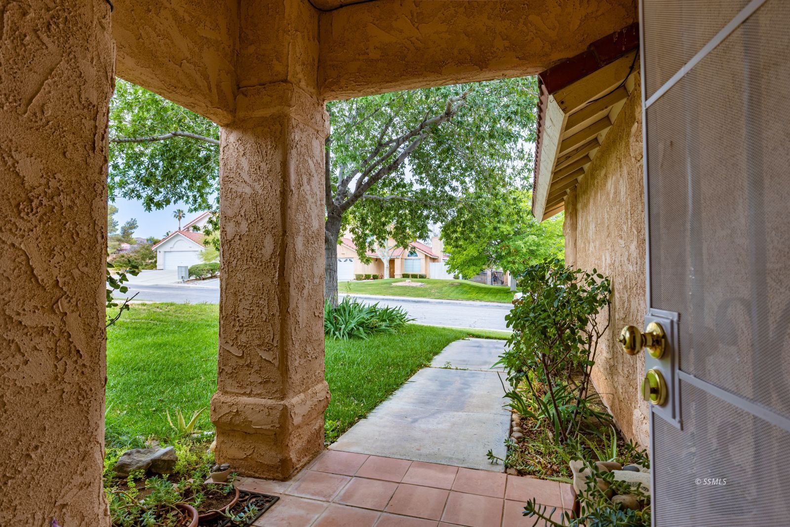2122 S Del Rosa DR — Photo 5