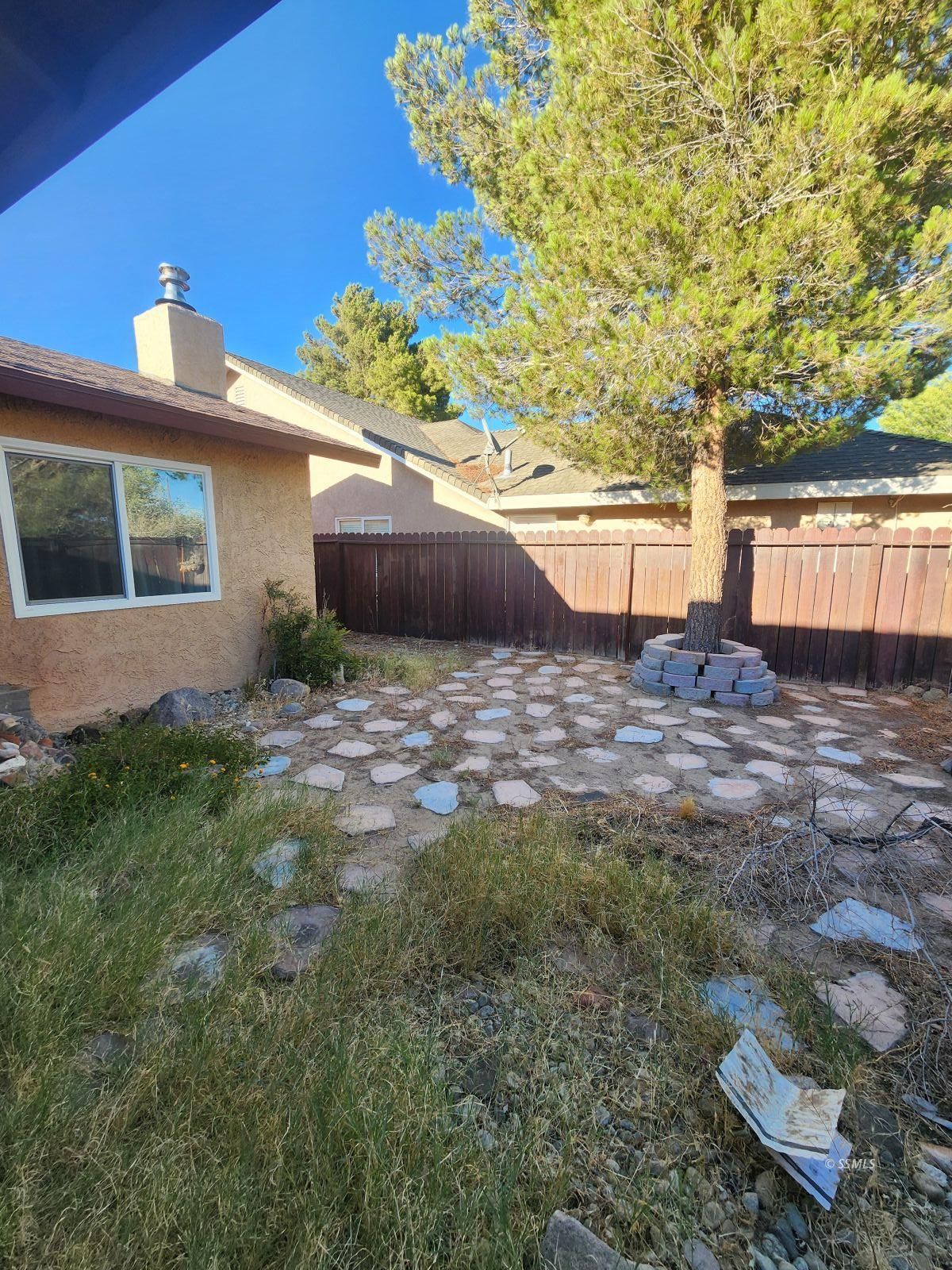 932 W Langley AVE — Photo 5