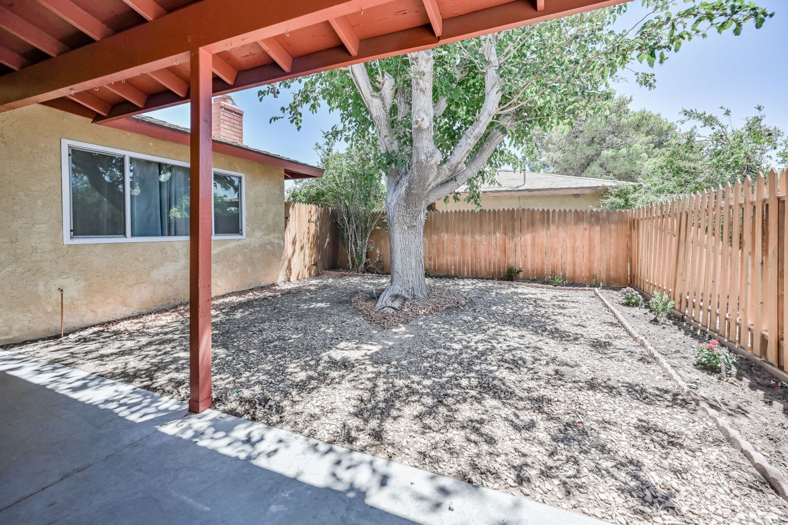 1224 W Iowa AVE — Photo 5