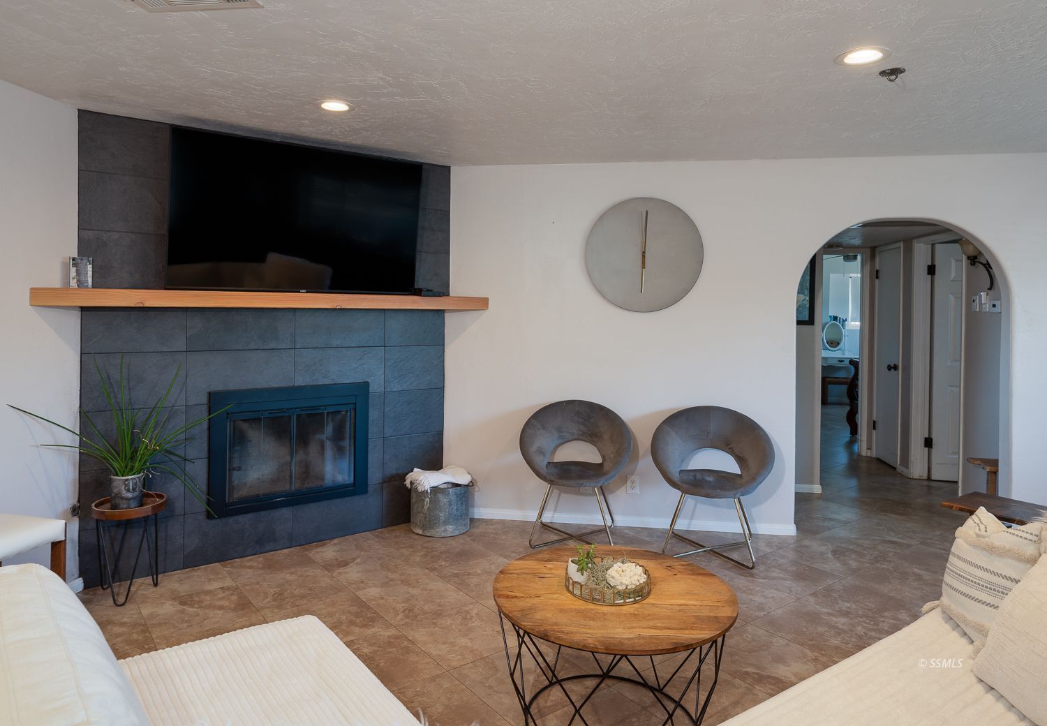 624 E Church AVE — Photo 5