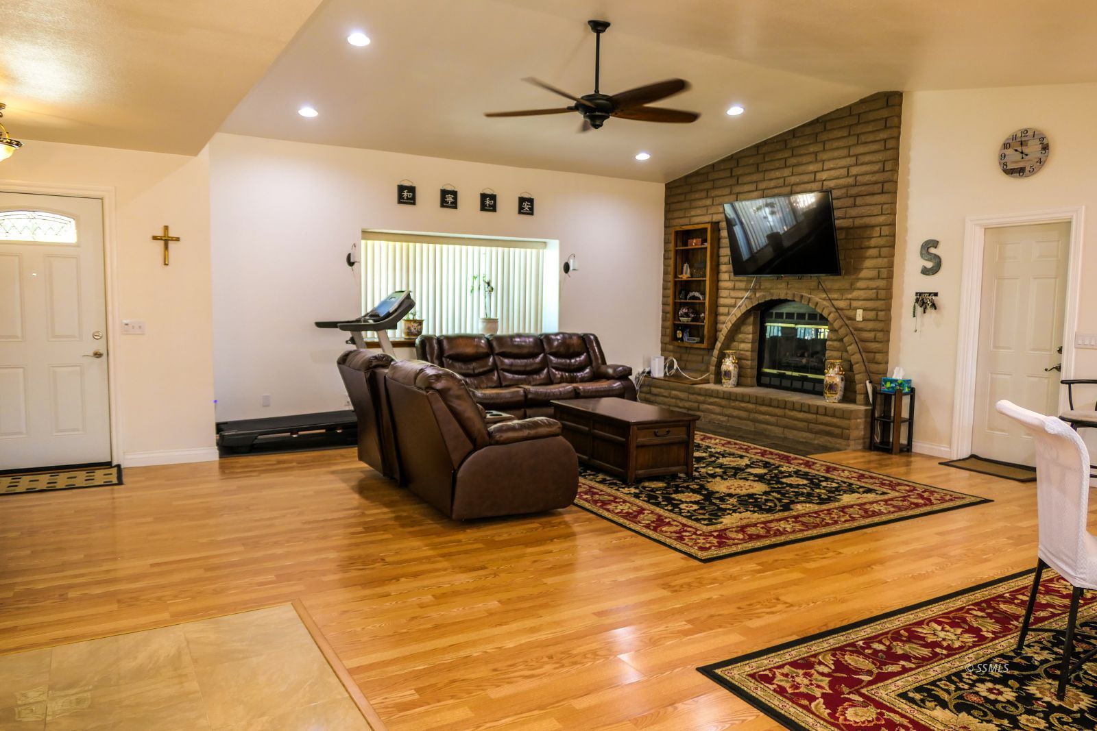 837 W Bataan AVE — Photo 5