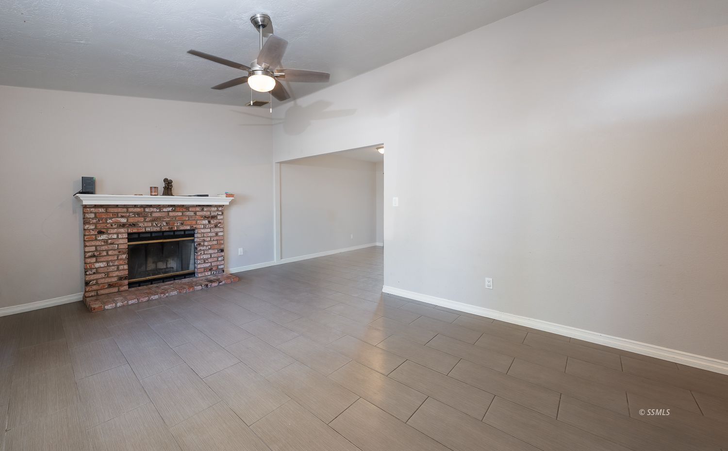 621 Glen CT — Photo 5