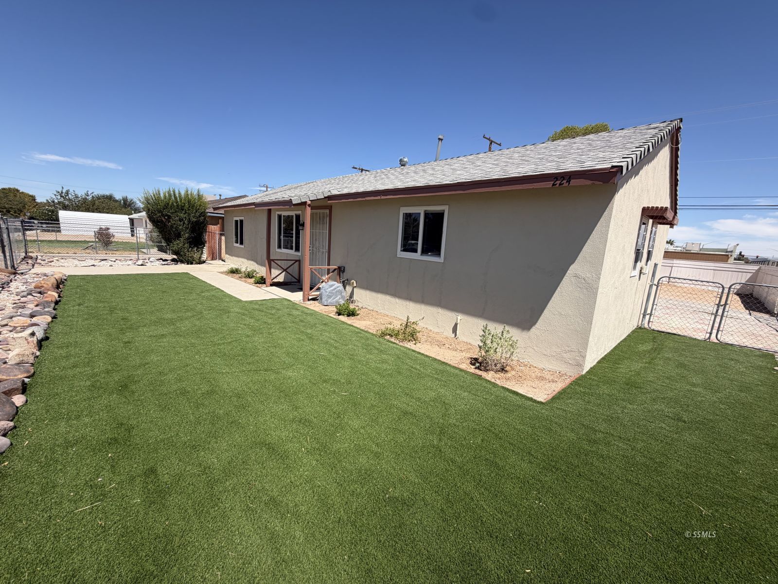 224 N Sanders ST — Photo 5