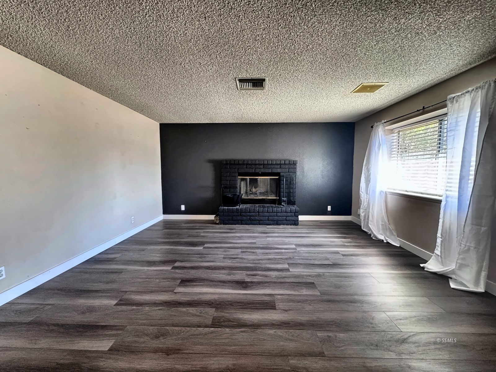 625 Lakeview CT — Photo 5