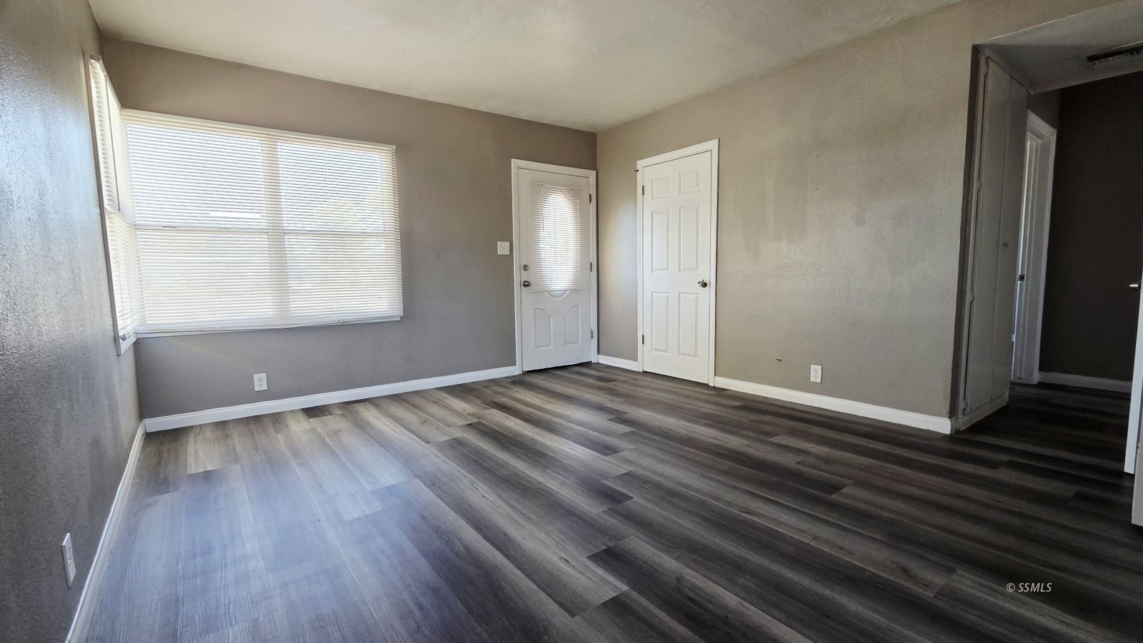 437 N Gold Canyon ST — Photo 5