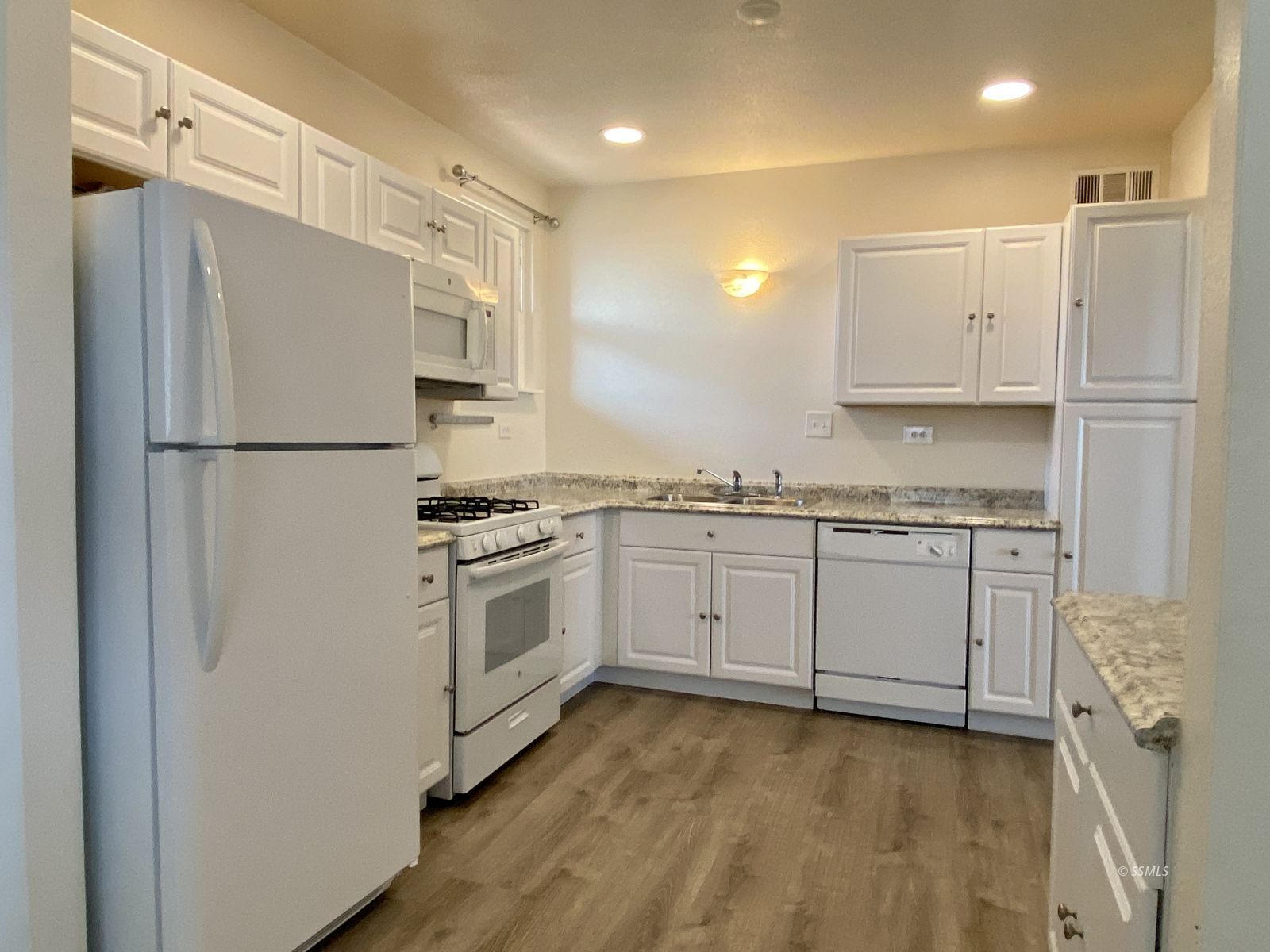 113 S Richmond RD — Photo 5