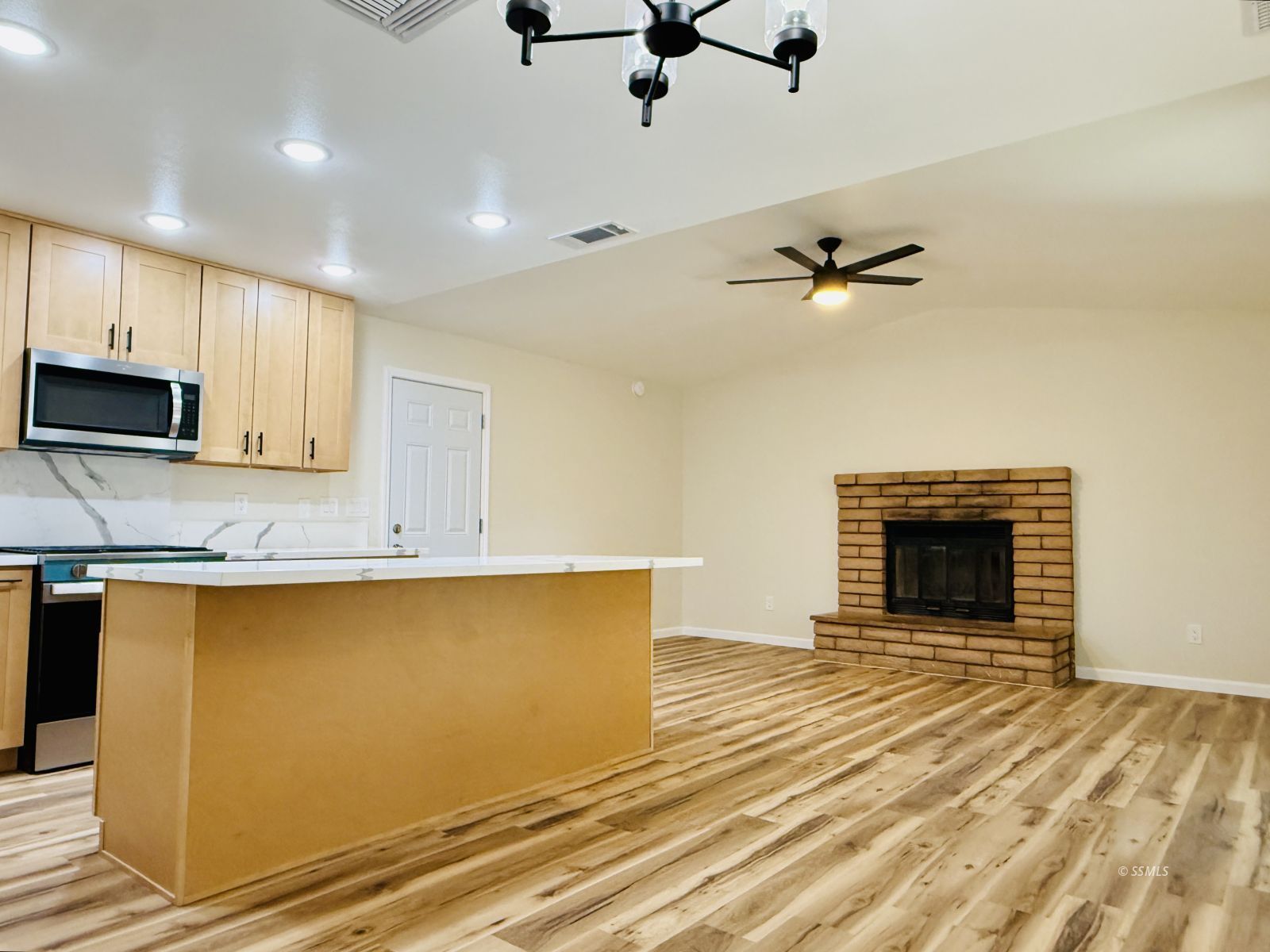205 E Benson AVE — Photo 5